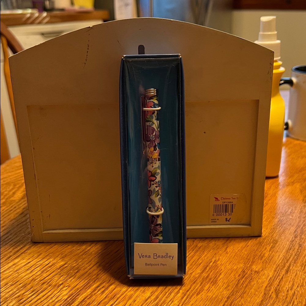 Vera Bradley Multicolor Floral Pen. Marion pattern